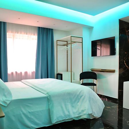 Hotel Max 아베르사 외부 사진