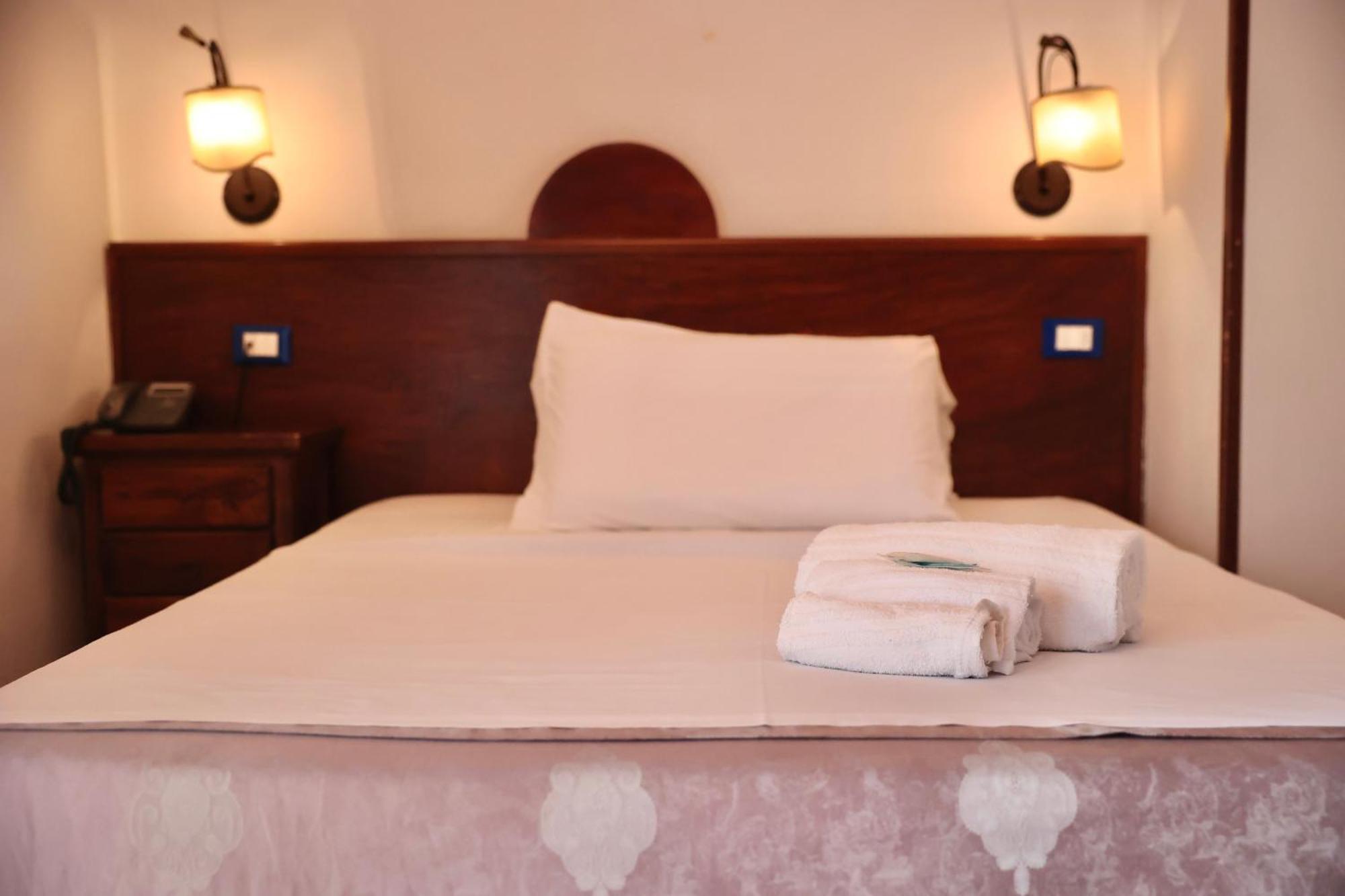 Hotel Max 아베르사 외부 사진