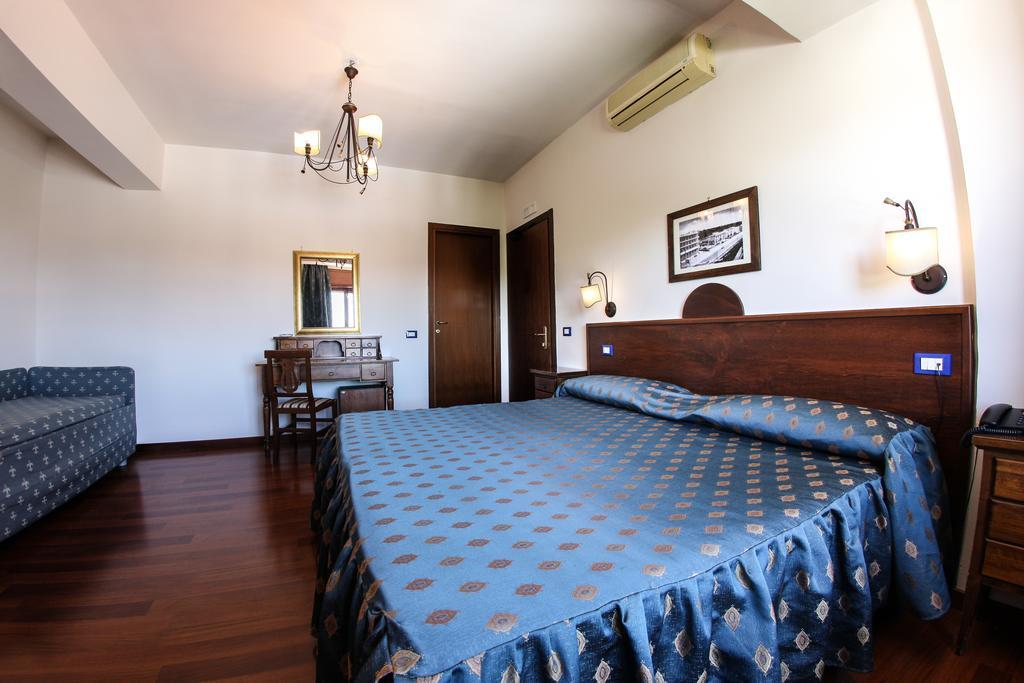 Hotel Max 아베르사 외부 사진